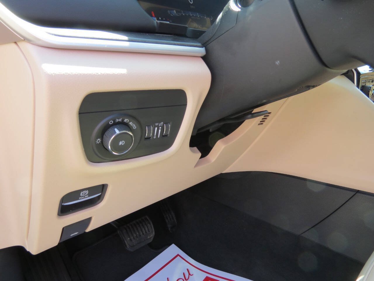 Used 2022 Jeep Grand Cherokee Limited AWD/4WD image 9