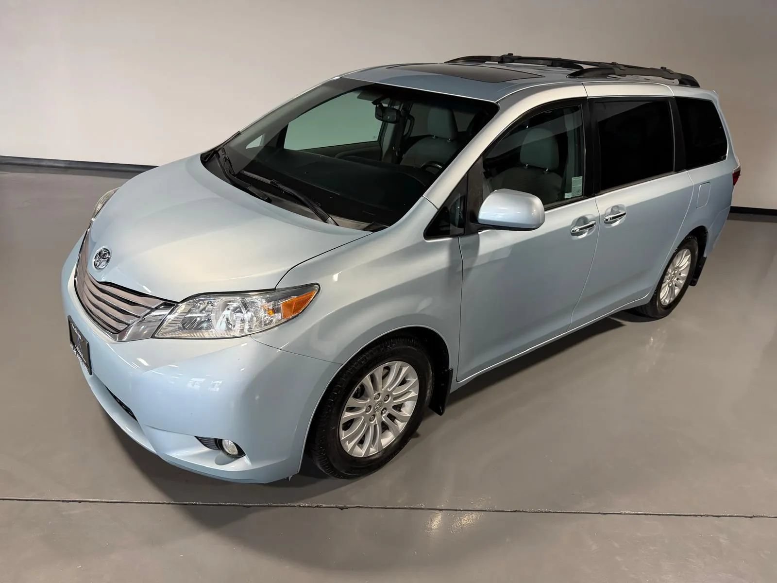 Used 2015 Toyota Sienna XLE Premium FWD image 37