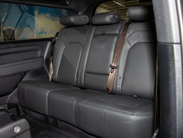Certified 2025 Land Rover Defender 90 X-Dynamic SE image 22