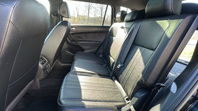 Used 2024 Volkswagen Tiguan SE R-Line image 31