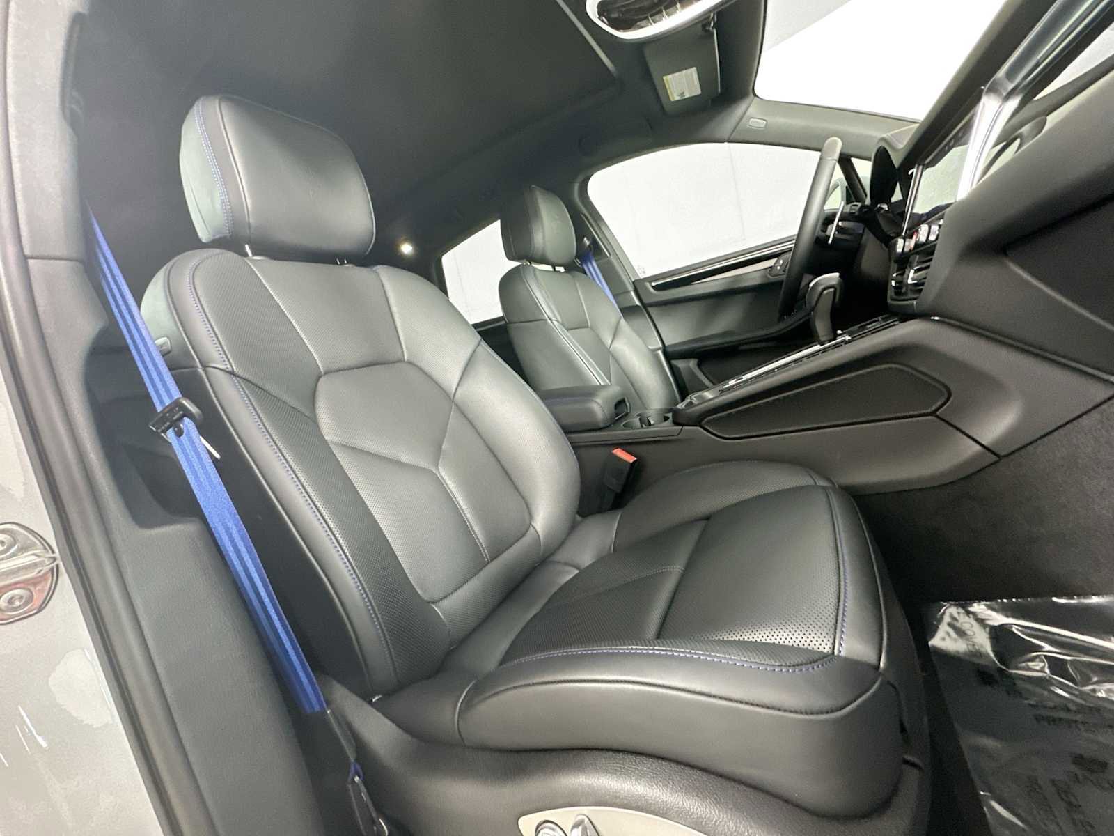 Certified 2025 Porsche Macan image 28
