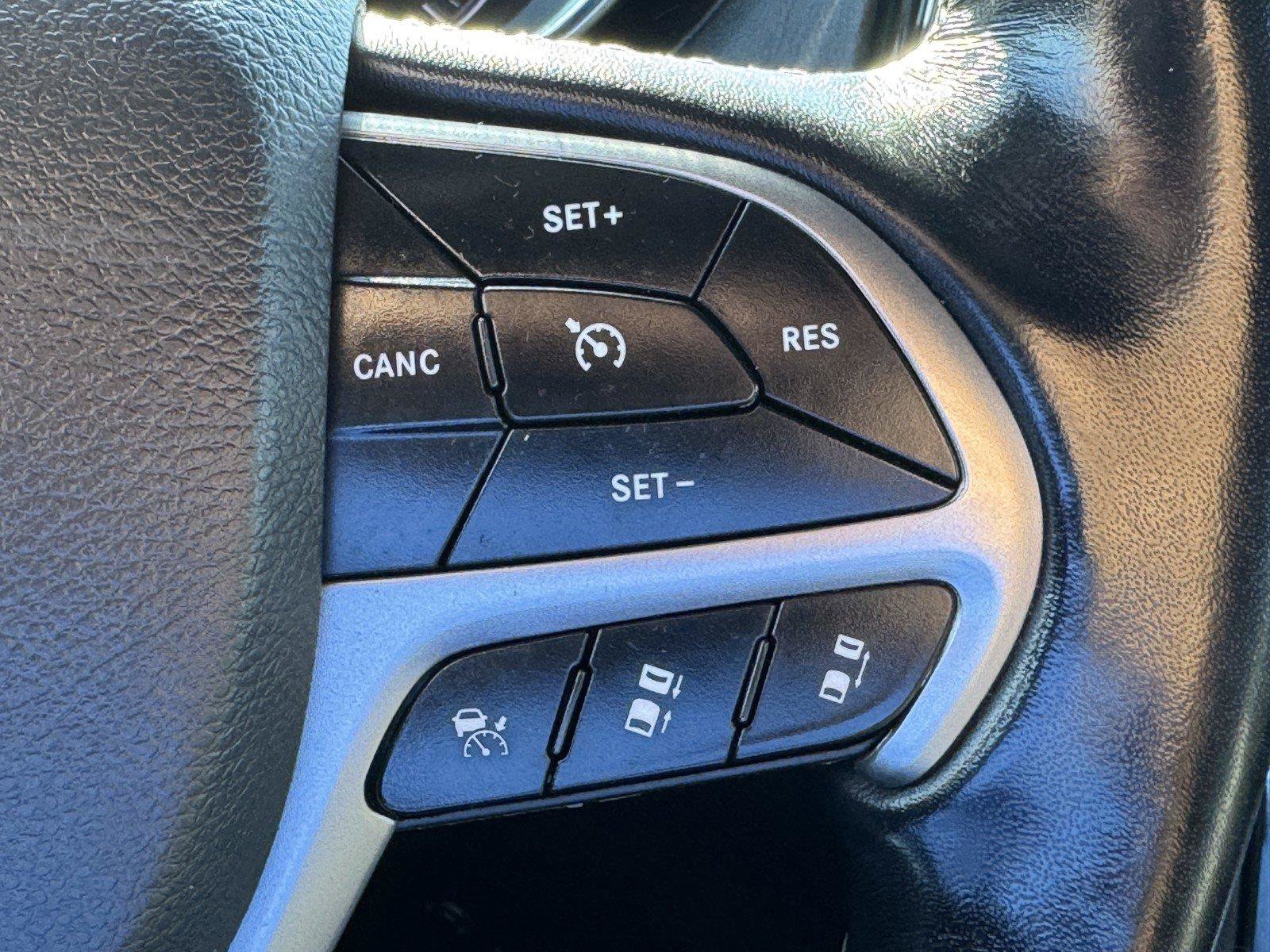 Used 2021 Jeep Grand Cherokee Overland w/ Trailer Tow Group IV RWD image 21