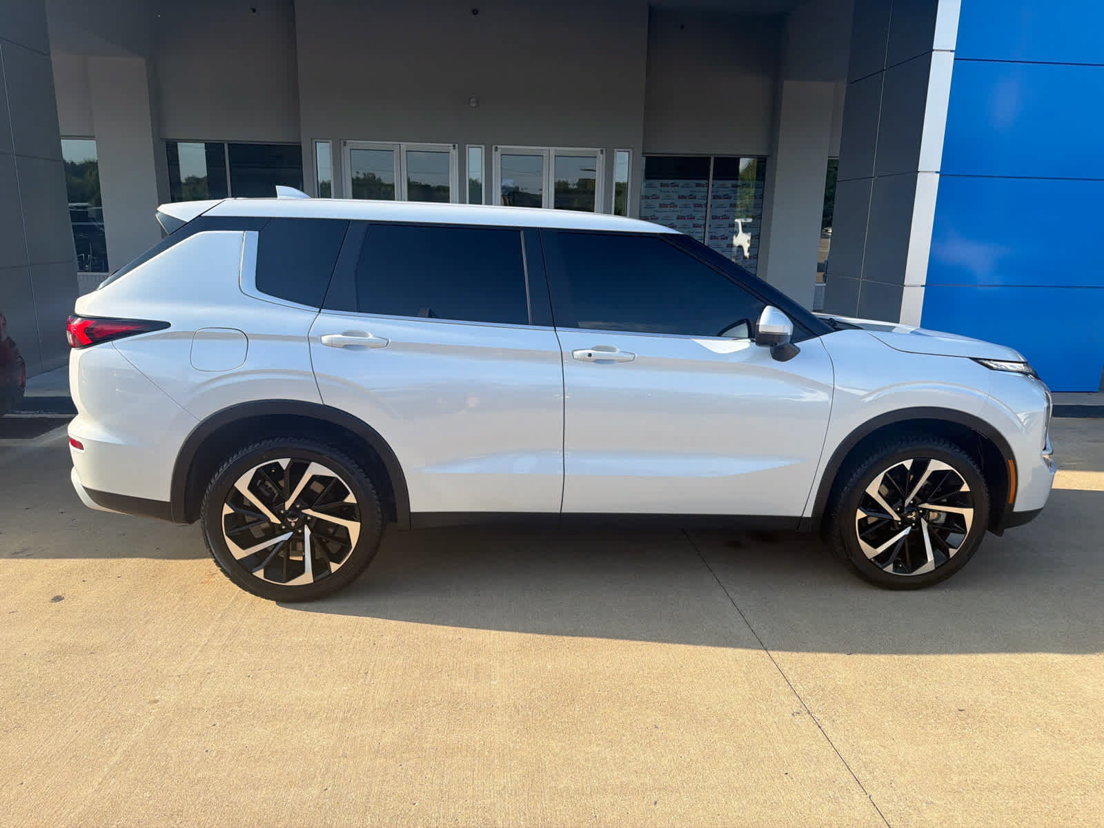 Used 2024 Mitsubishi Outlander SE AWD/4WD image 8