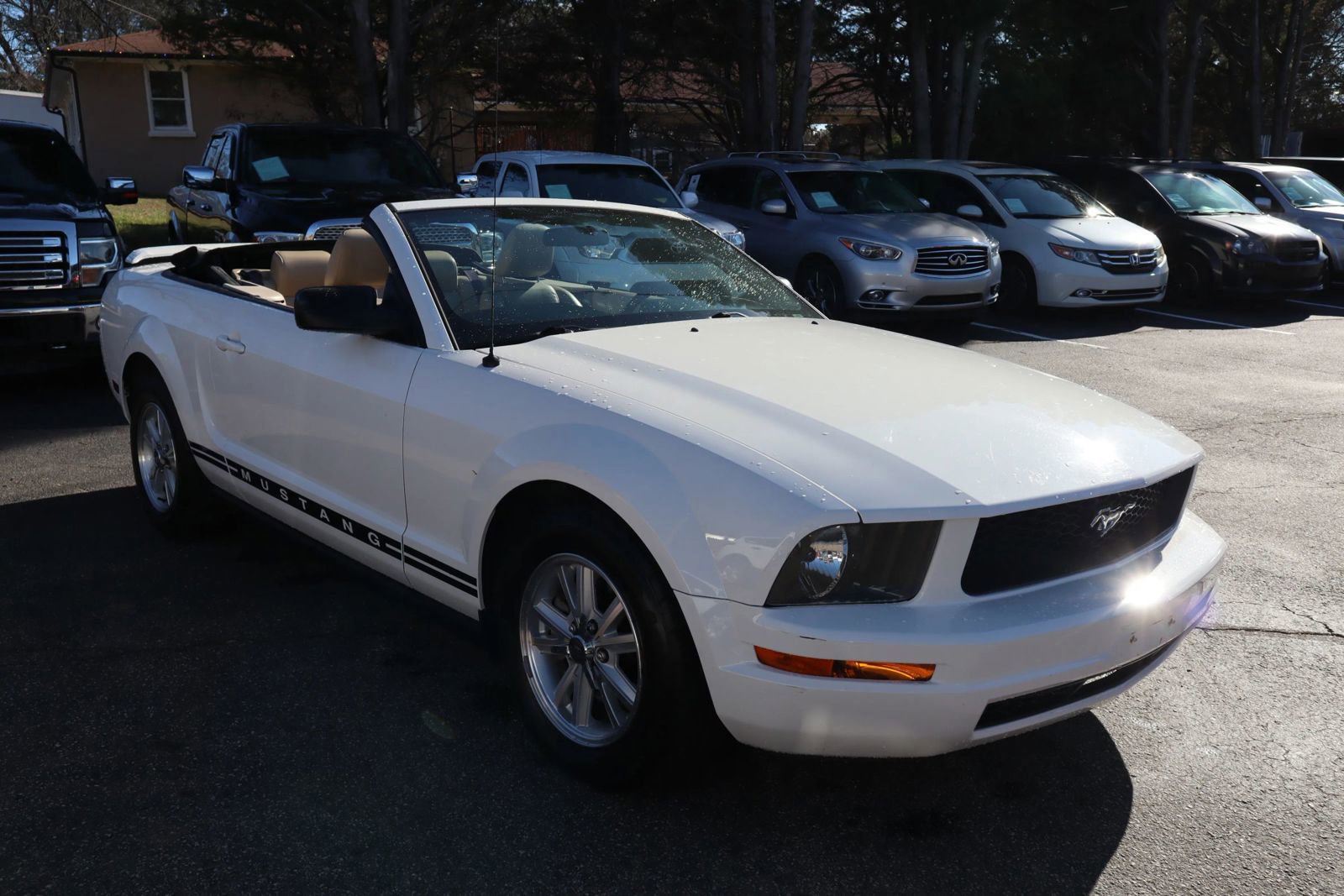 Used 2006 Ford Mustang Convertible image 3