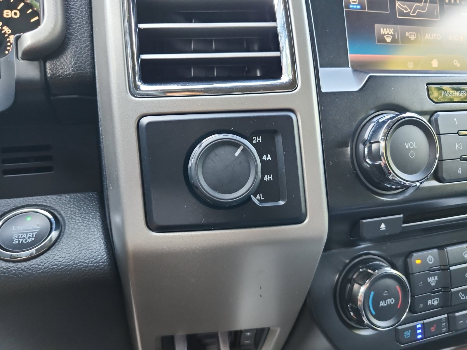 Used 2015 Ford F150 Lariat AWD/4WD image 23