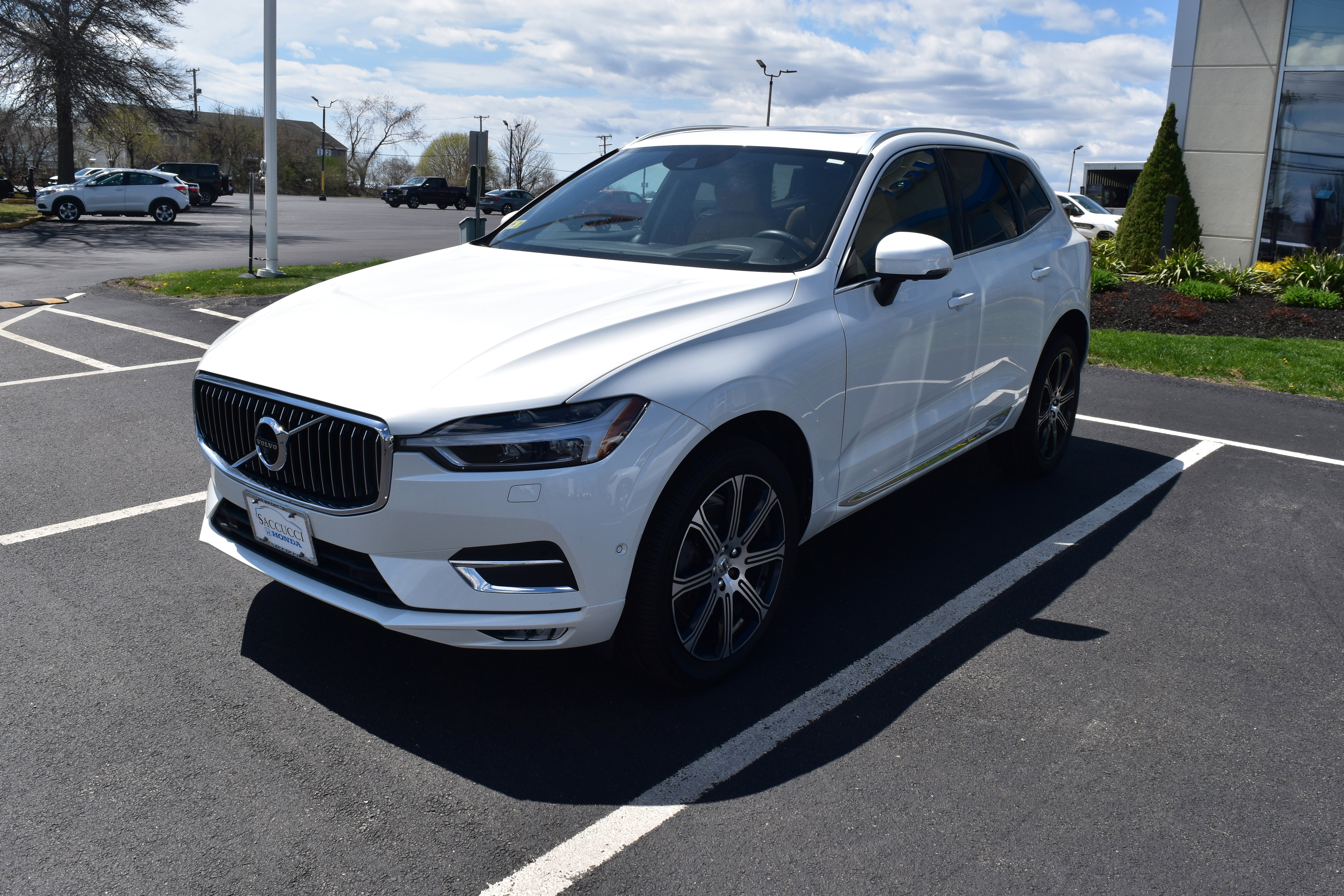 Used 2019 Volvo XC60 T6 Inscription w/ Protection Package Premier AWD/4WD image 1