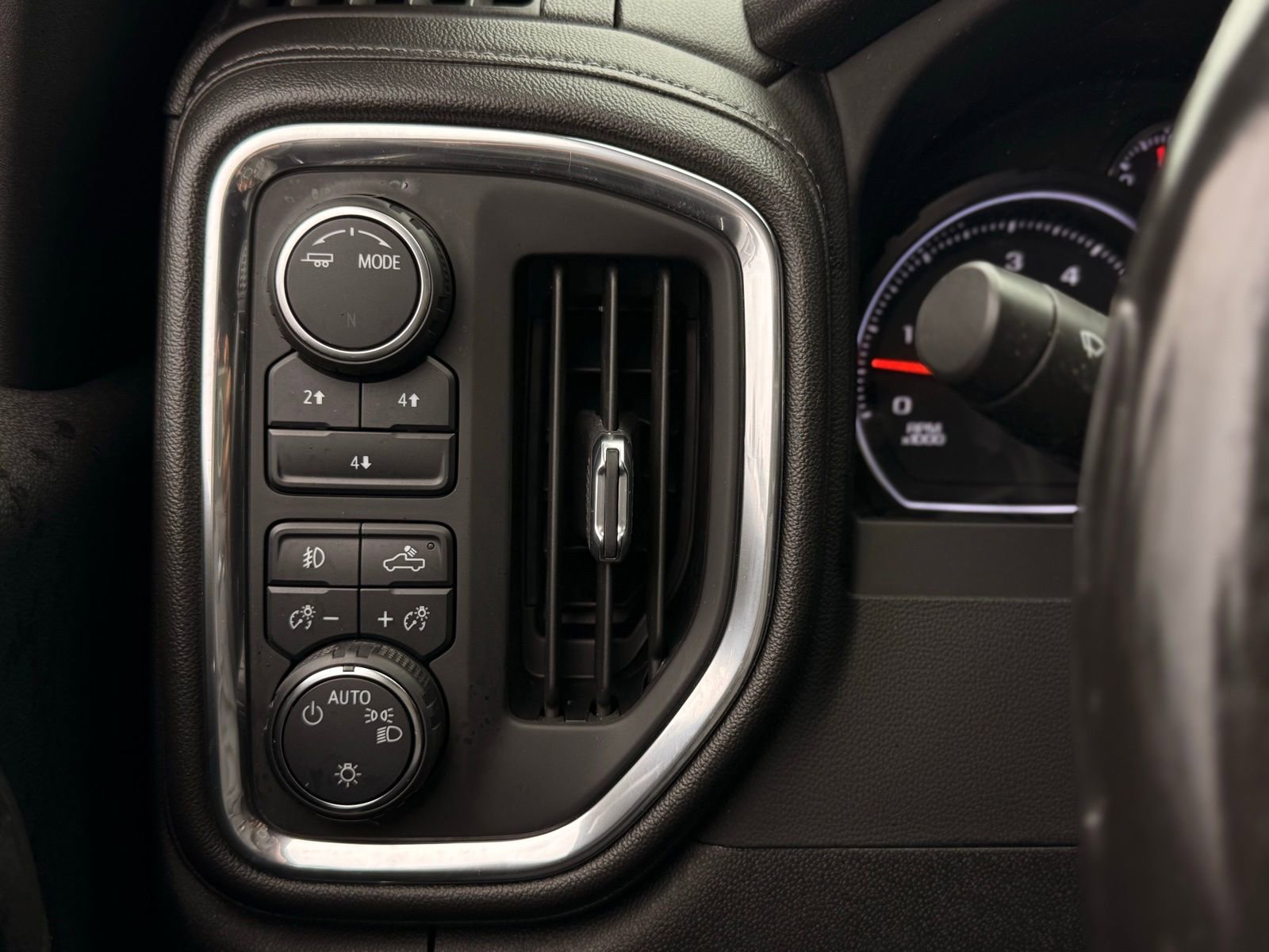 Used 2023 Chevrolet Silverado 3500 LT w/ Convenience Package image 34