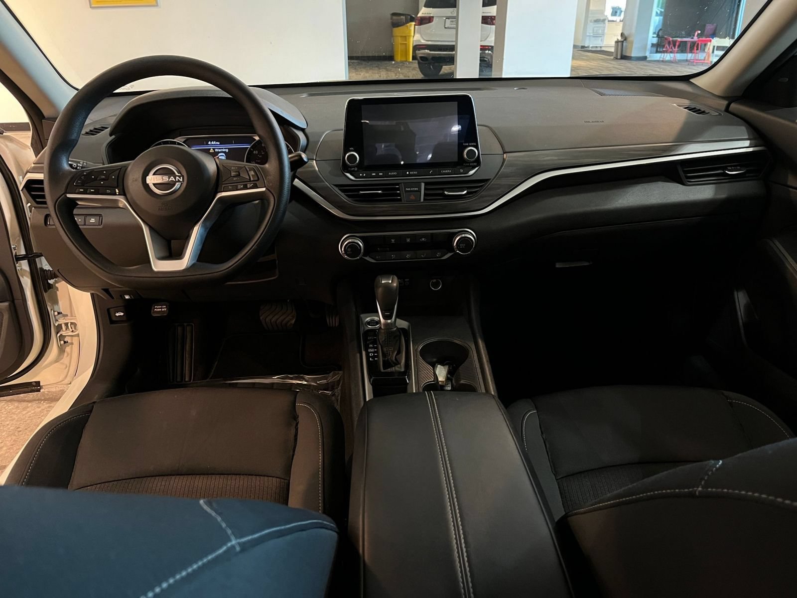 Used 2025 Nissan Altima 2.5 SV FWD image 33