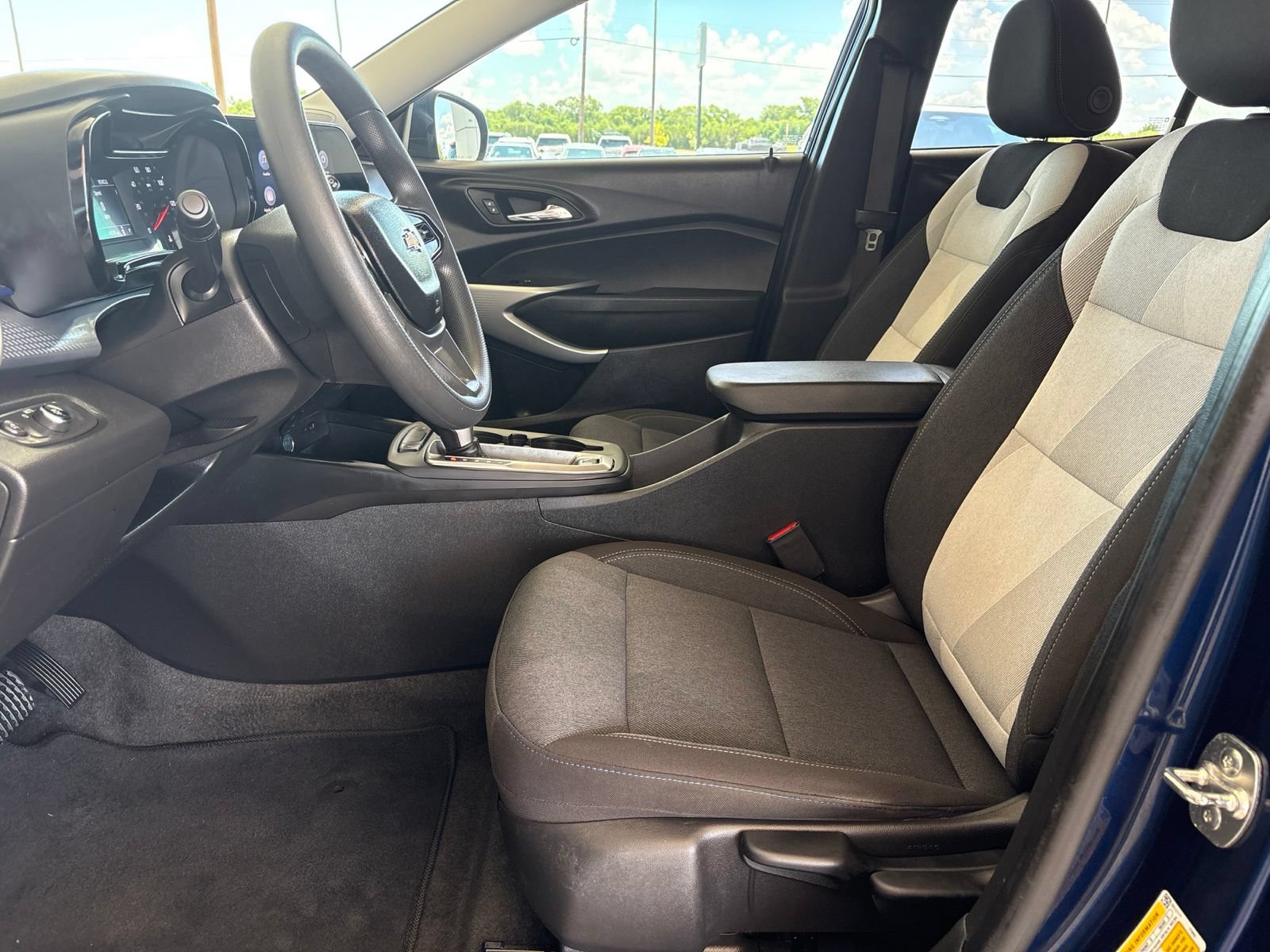 Used 2024 Chevrolet Trax LS w/ LS Convenience Package FWD image 13