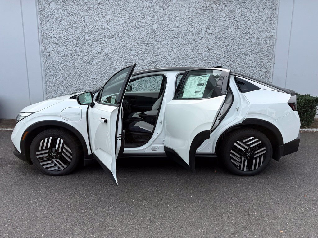 New 2026 Nissan Leaf SV Plus w/ Floor Mat Package (SV+) FWD image 16
