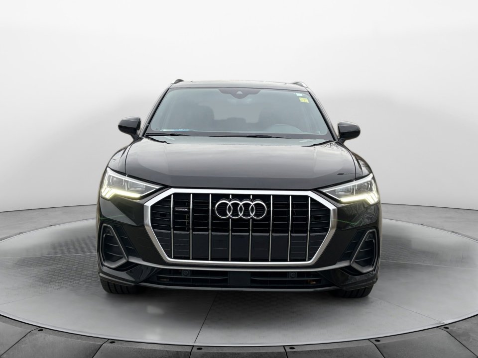 Used 2020 Audi Q3 2.0T Premium Plus w/ Premium Plus Package image 2