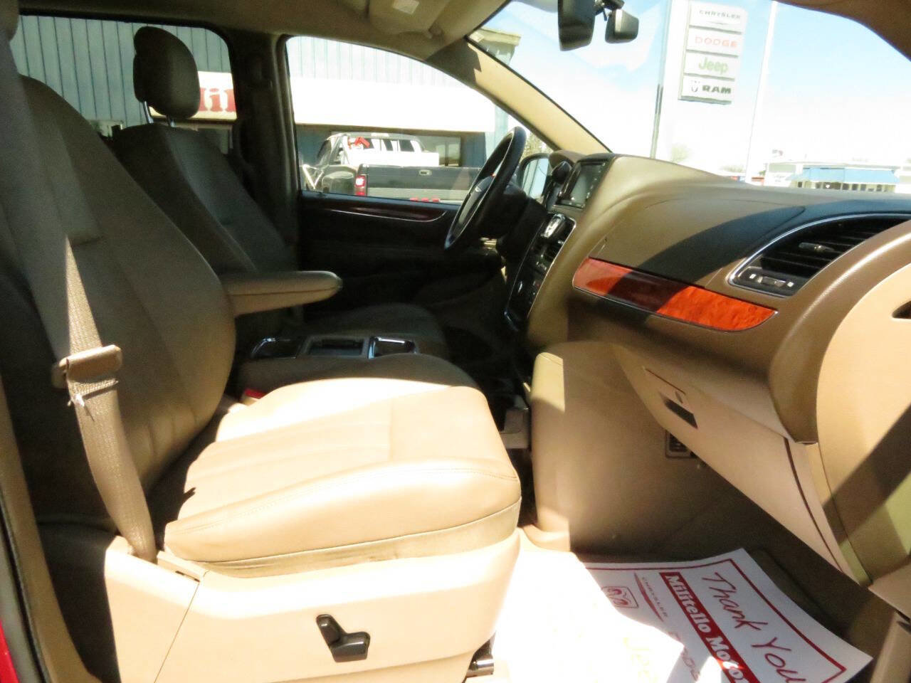 Used 2015 Chrysler Town & Country Touring-L w/ Driver Convenience Group FWD image 21