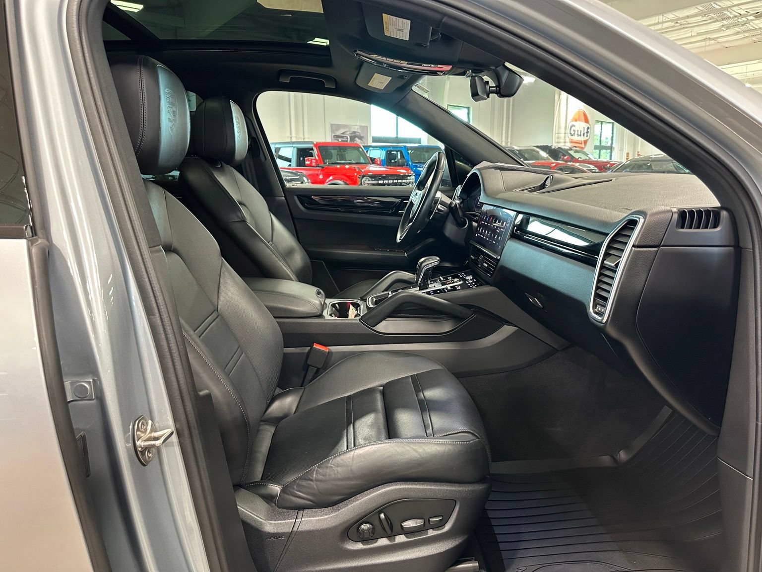 Used 2022 Porsche Cayenne Platinum Edition AWD/4WD image 37