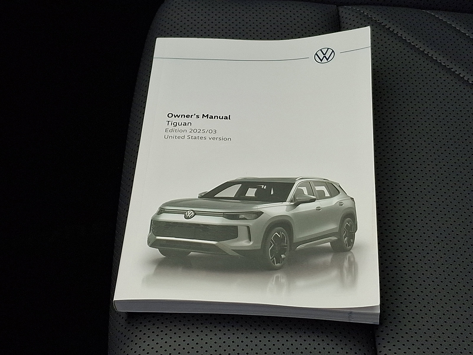 Used 2025 Volkswagen Tiguan SE AWD/4WD image 25
