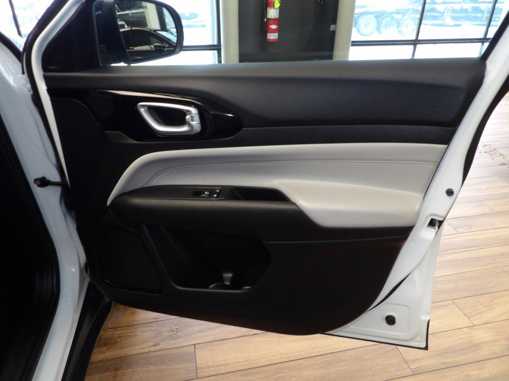 Used 2023 Jeep Compass Limited image 12