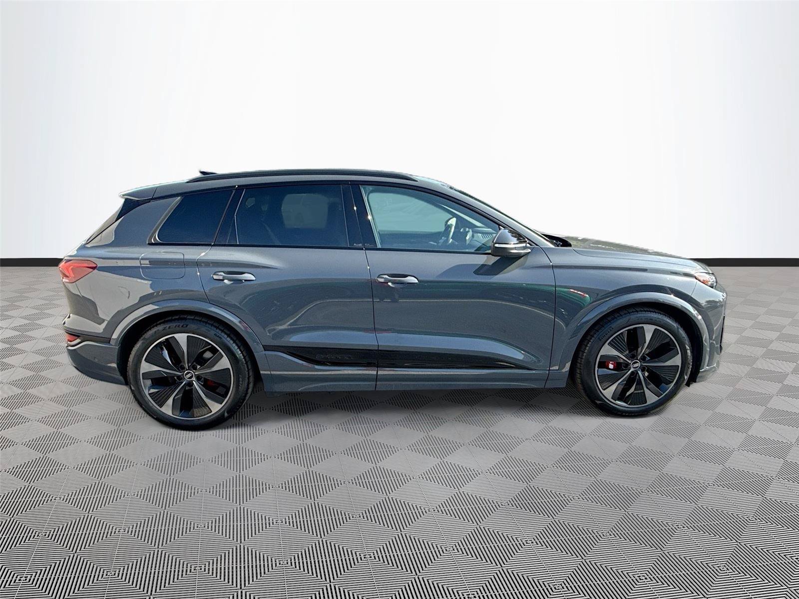 Certified 2025 Audi SQ6 e-tron Prestige w/ Black Edition One AWD/4WD image 8