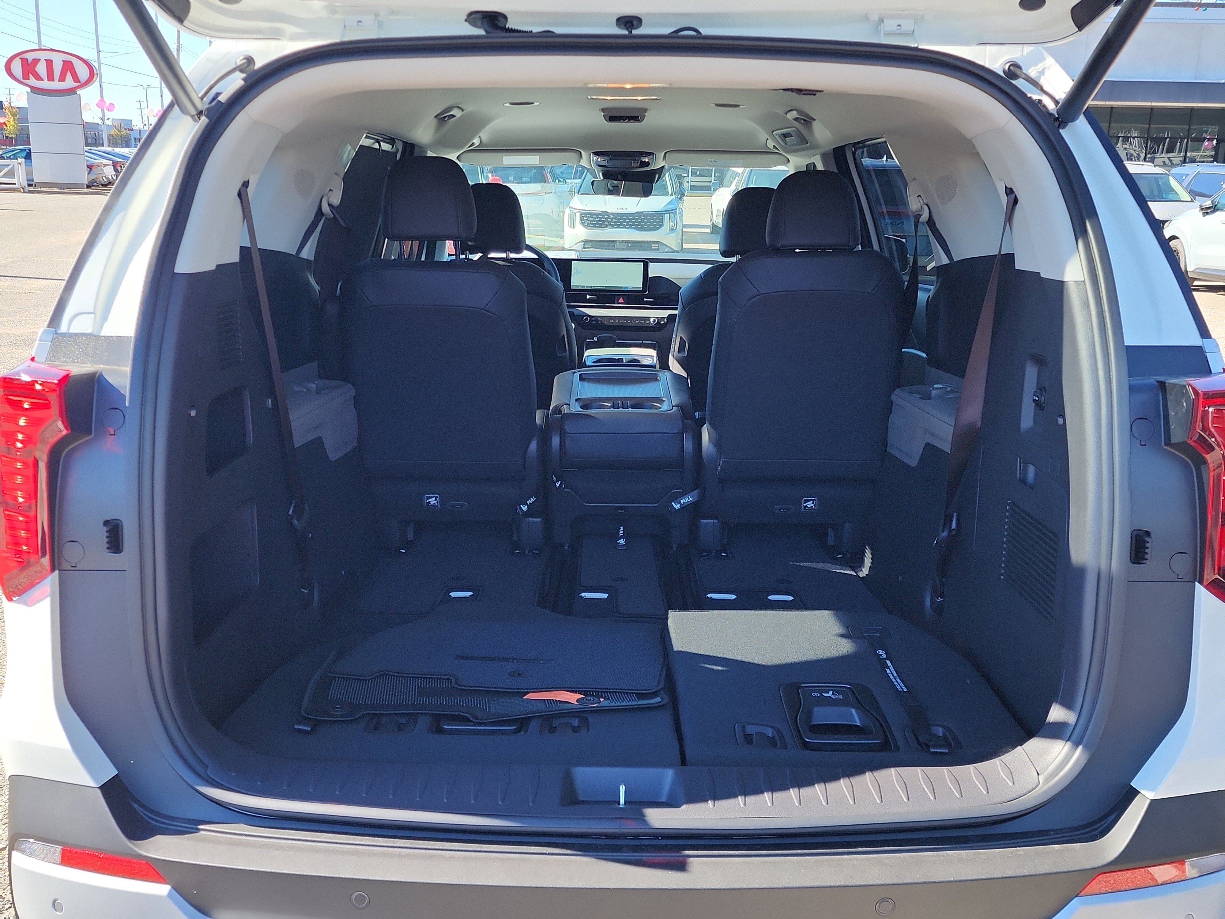 New 2026 Kia Carnival EX image 4