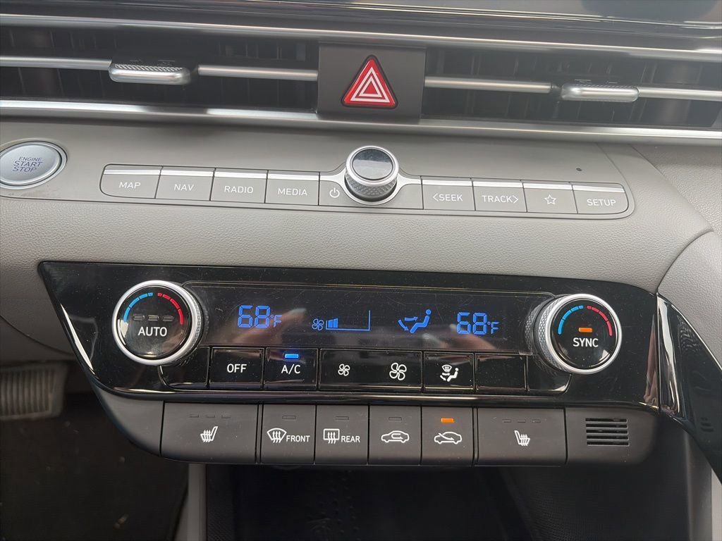 Used 2023 Hyundai Elantra SEL w/ Convenience Package image 20