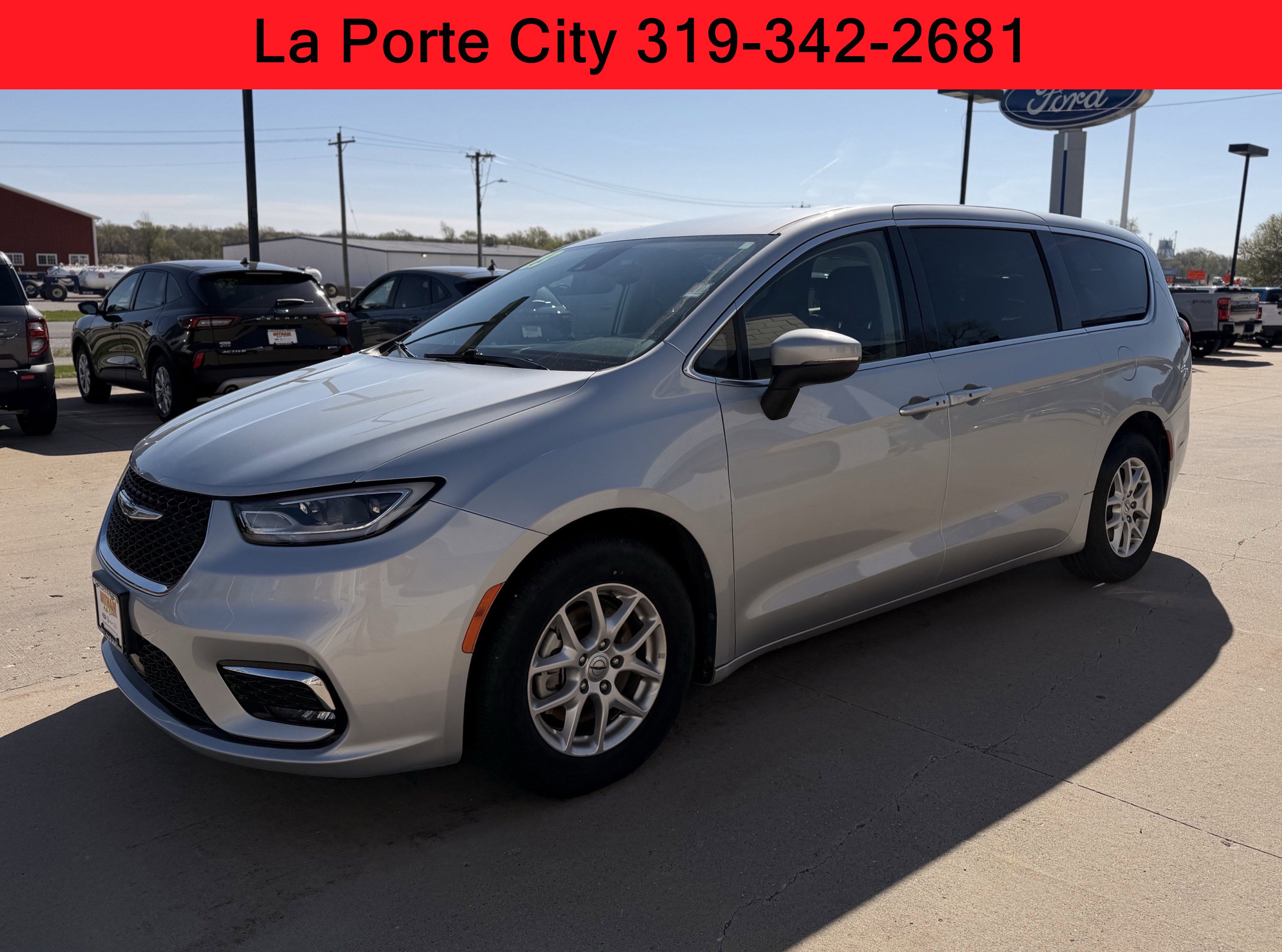 Used 2023 Chrysler Pacifica Touring-L FWD image 7