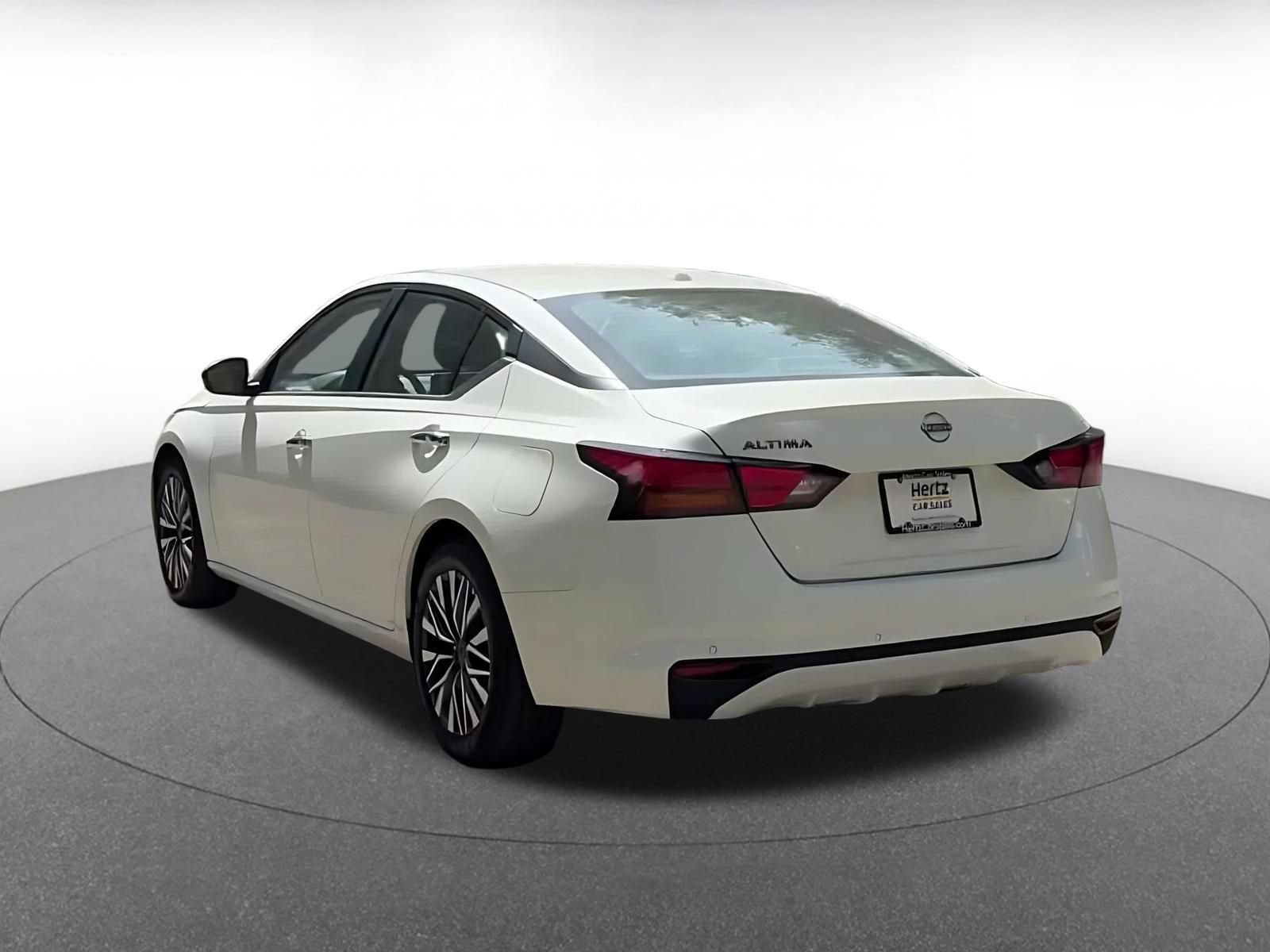 Used 2025 Nissan Altima 2.5 SV FWD image 12