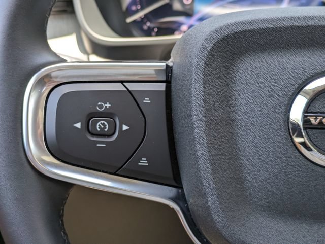 Certified 2025 Volvo XC40 B5 Core AWD/4WD image 31