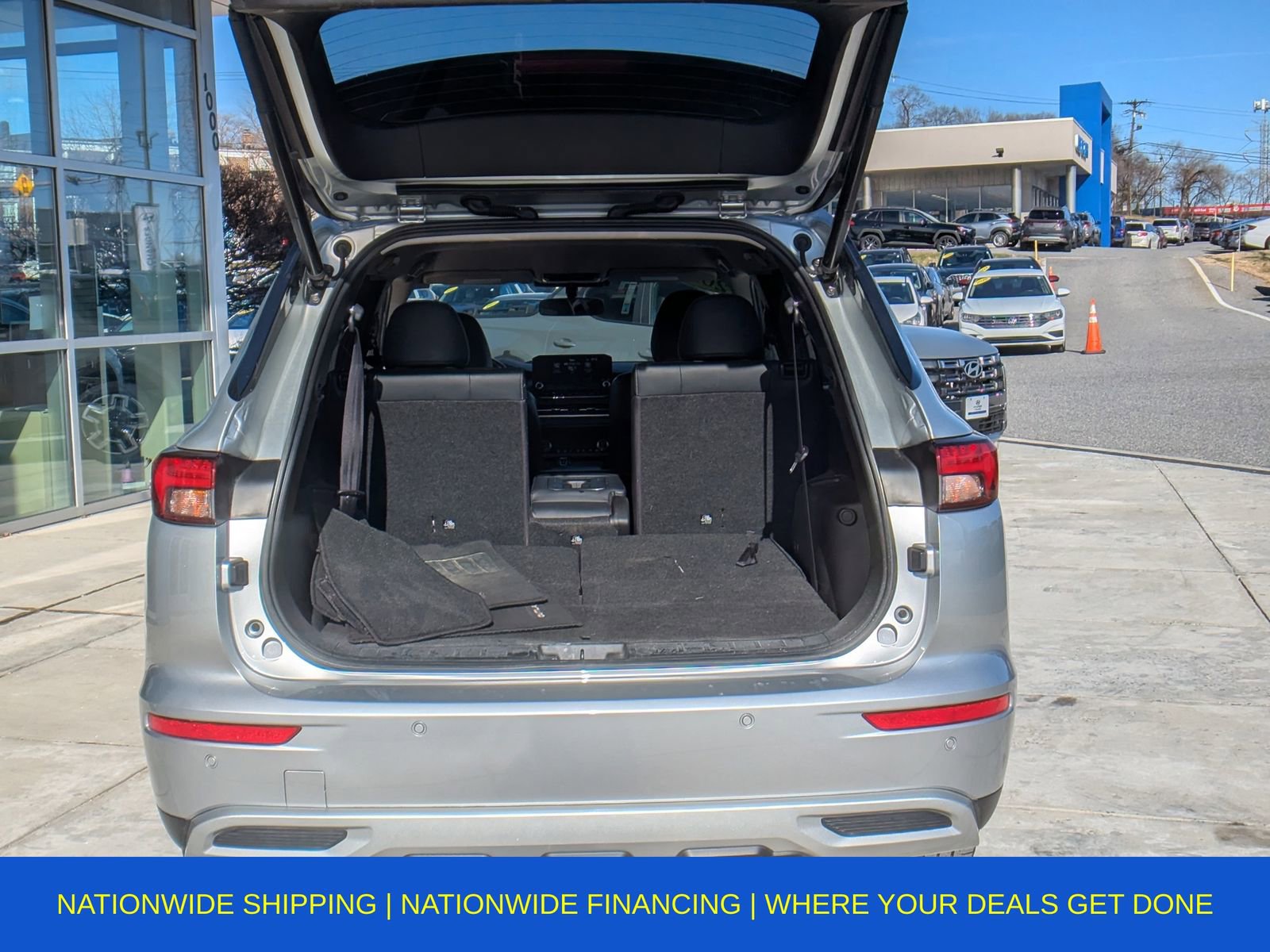 Used 2023 Mitsubishi Outlander SE image 9