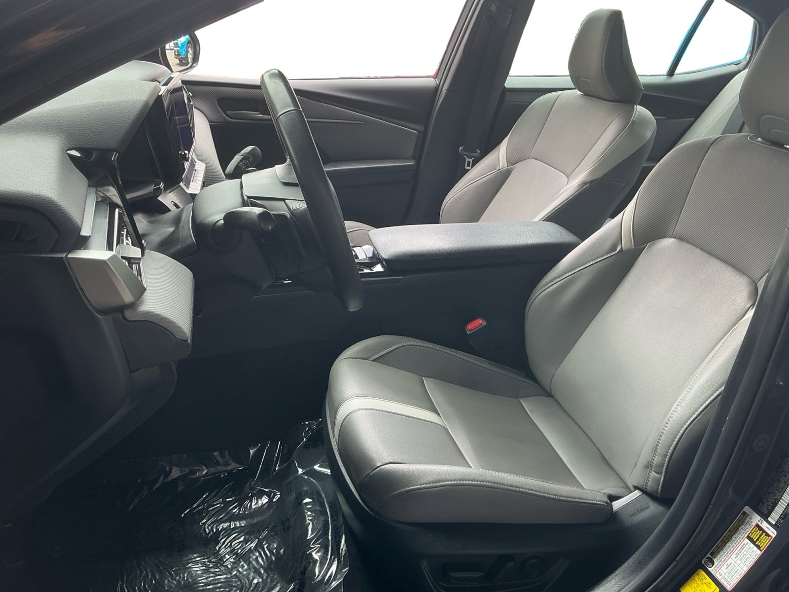 Used 2025 Toyota Camry SE FWD image 9