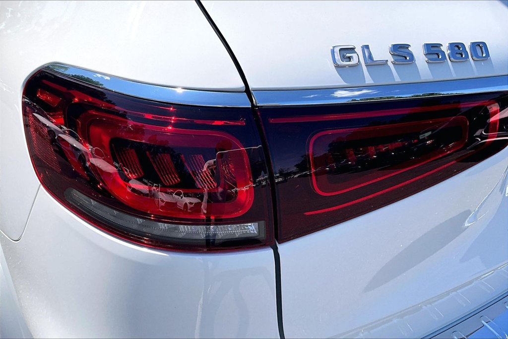Certified 2023 Mercedes-Benz GLS 580 4MATIC image 32