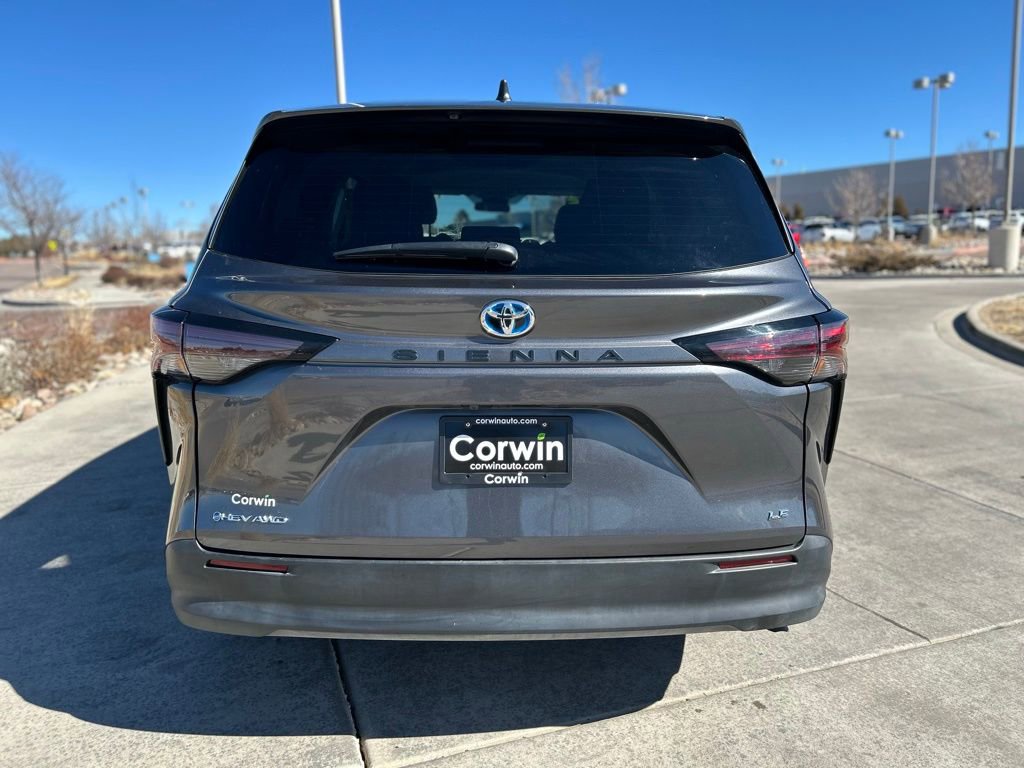 Used 2025 Toyota Sienna LE image 7