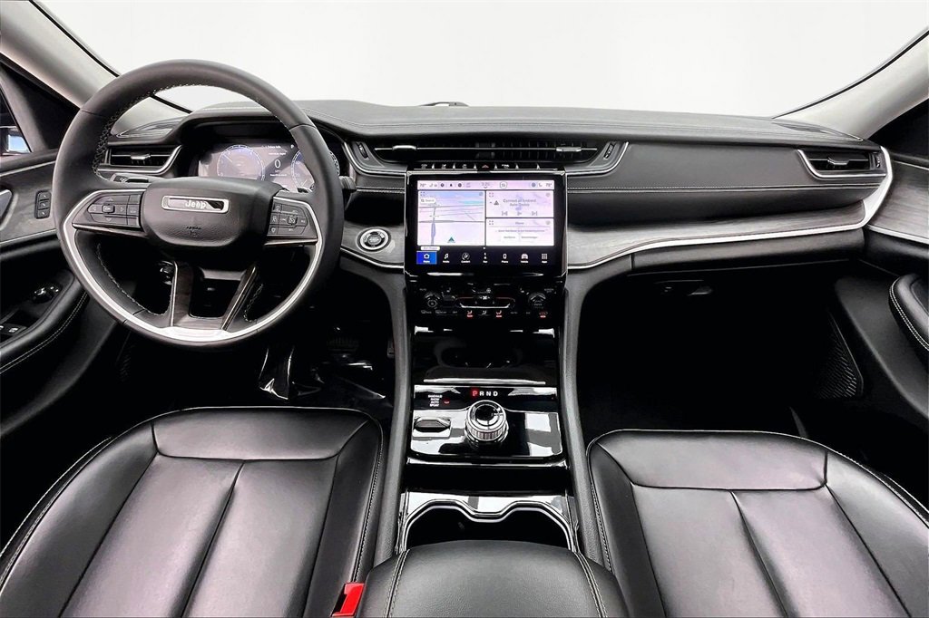 Used 2023 Jeep Grand Cherokee Limited w/ Black Appearance Package image 16