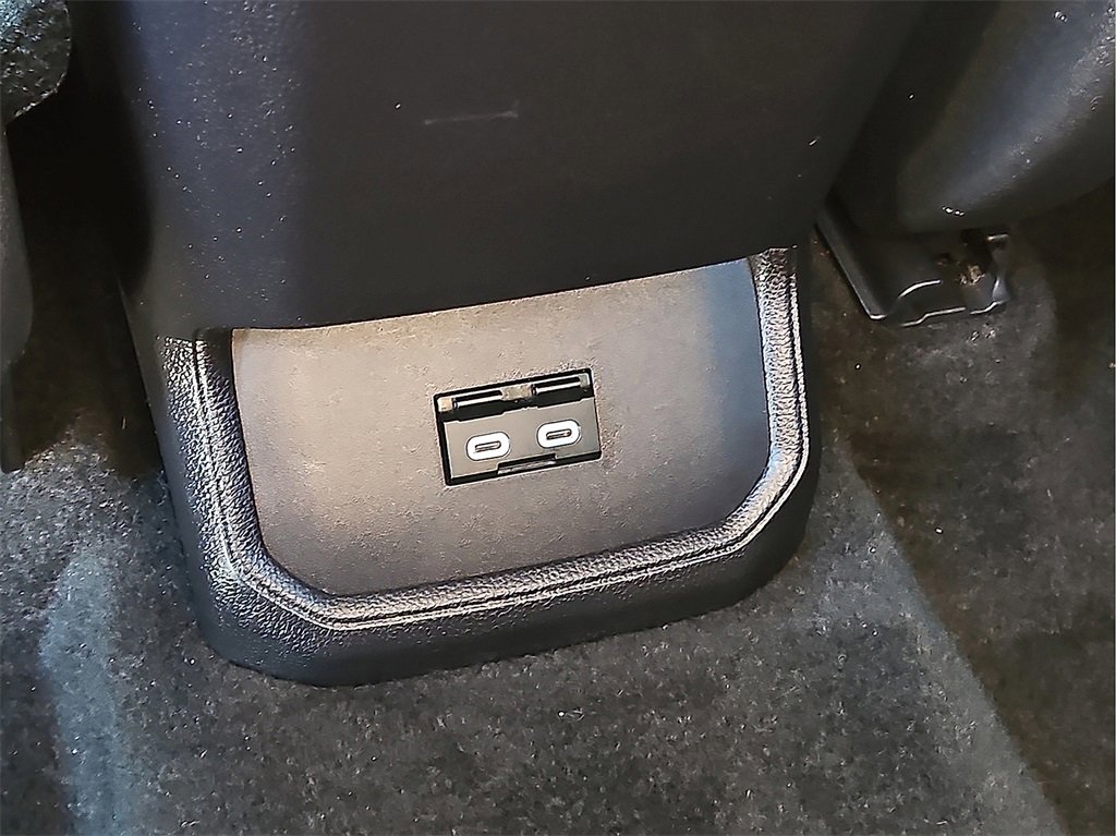 Used 2023 Toyota Highlander L image 16