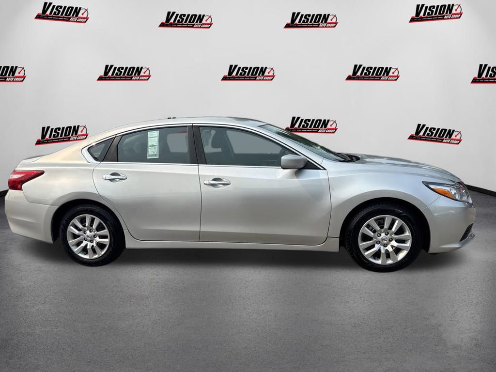 Used 2017 Nissan Altima 2.5 S w/ Power Driver Seat Package FWD image 4