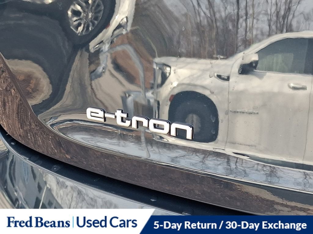 Used 2023 Audi e-tron Premium image 32