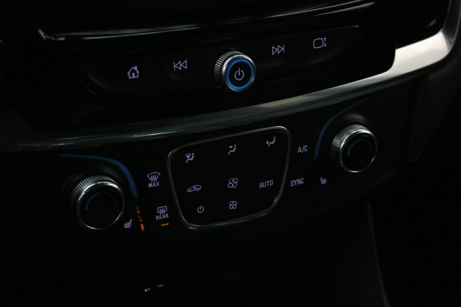 Used 2023 Chevrolet Traverse LT w/ LPO, Floor Liner Package image 17