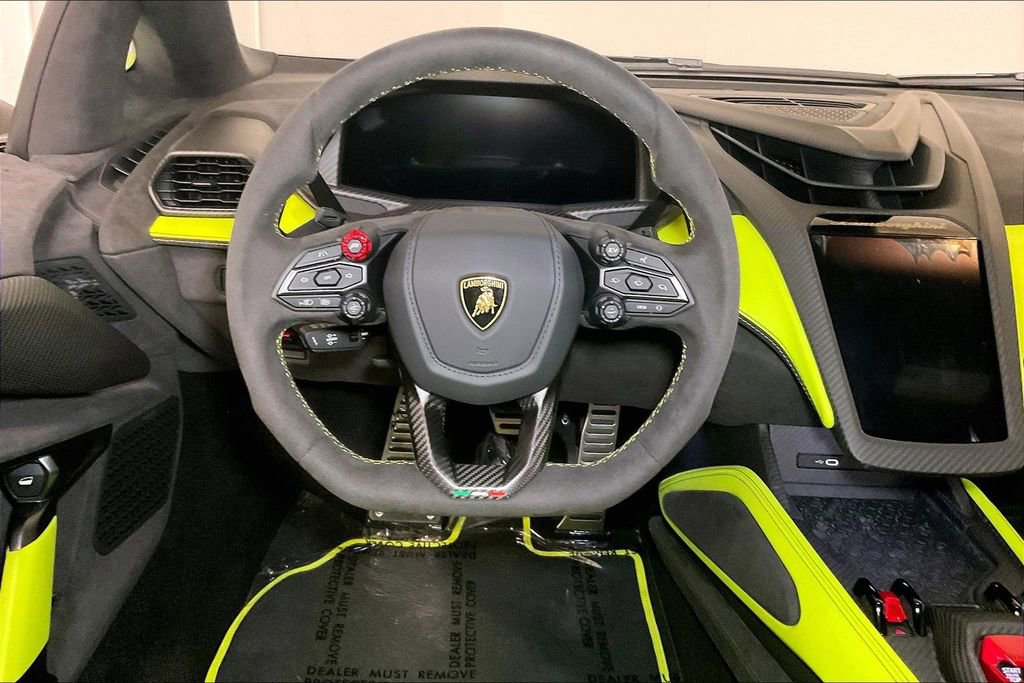 Used 2025 Lamborghini Revuelto image 9