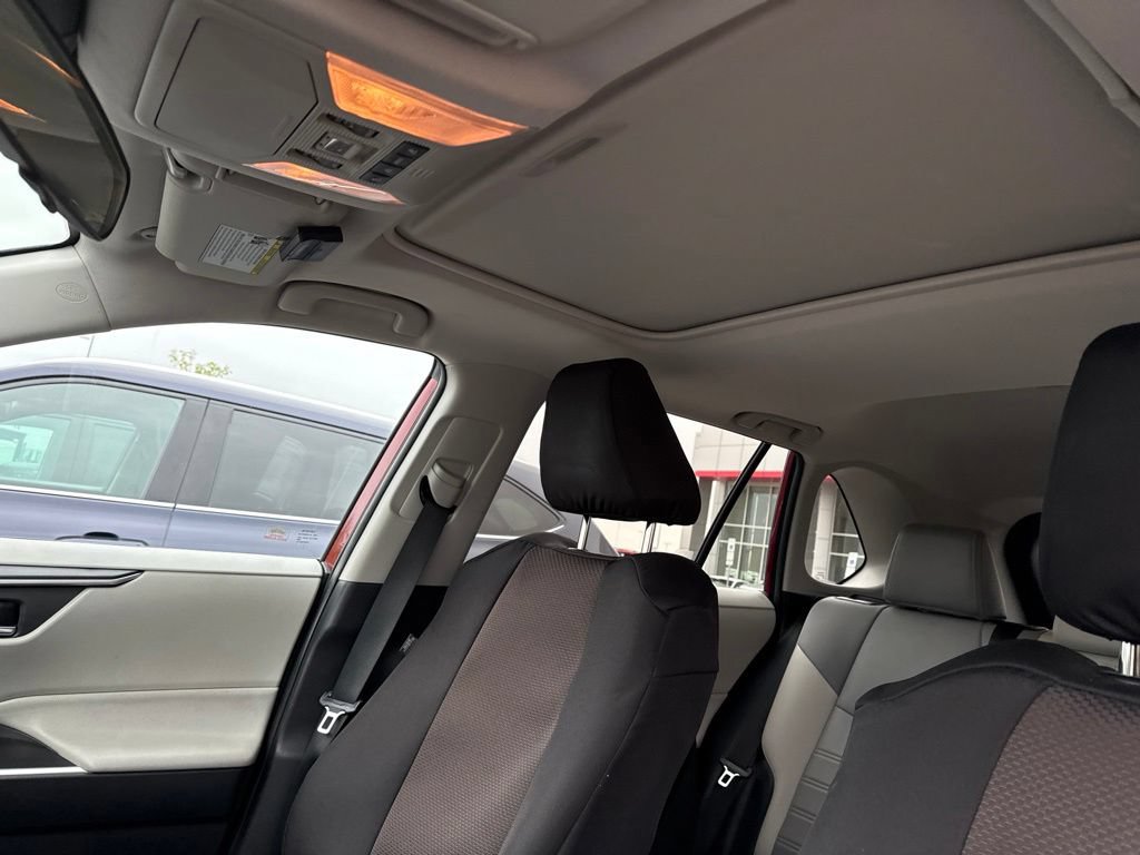Used 2021 Toyota RAV4 XLE Premium AWD/4WD image 19