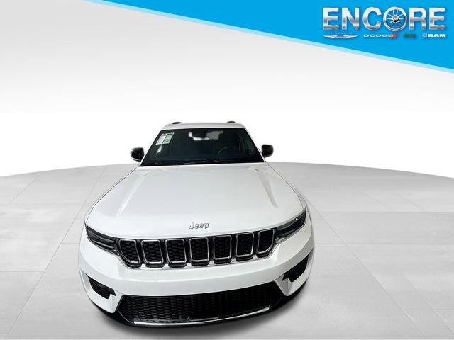 New 2025 Jeep Grand Cherokee Laredo image 1