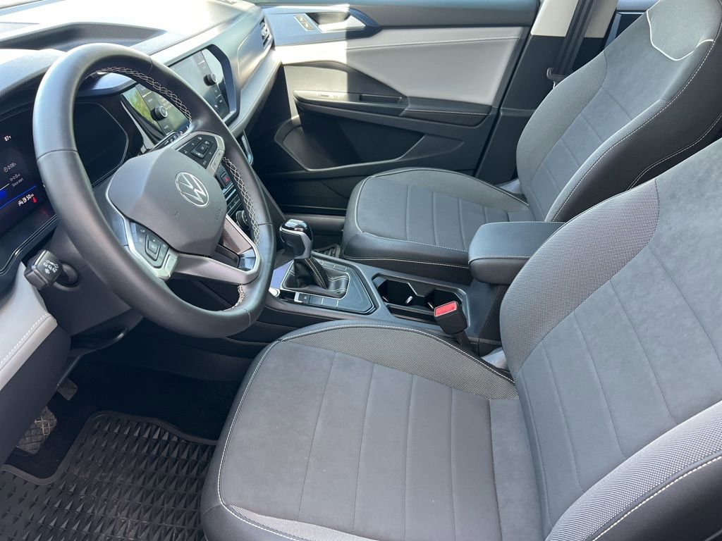Used 2024 Volkswagen Taos SE image 32