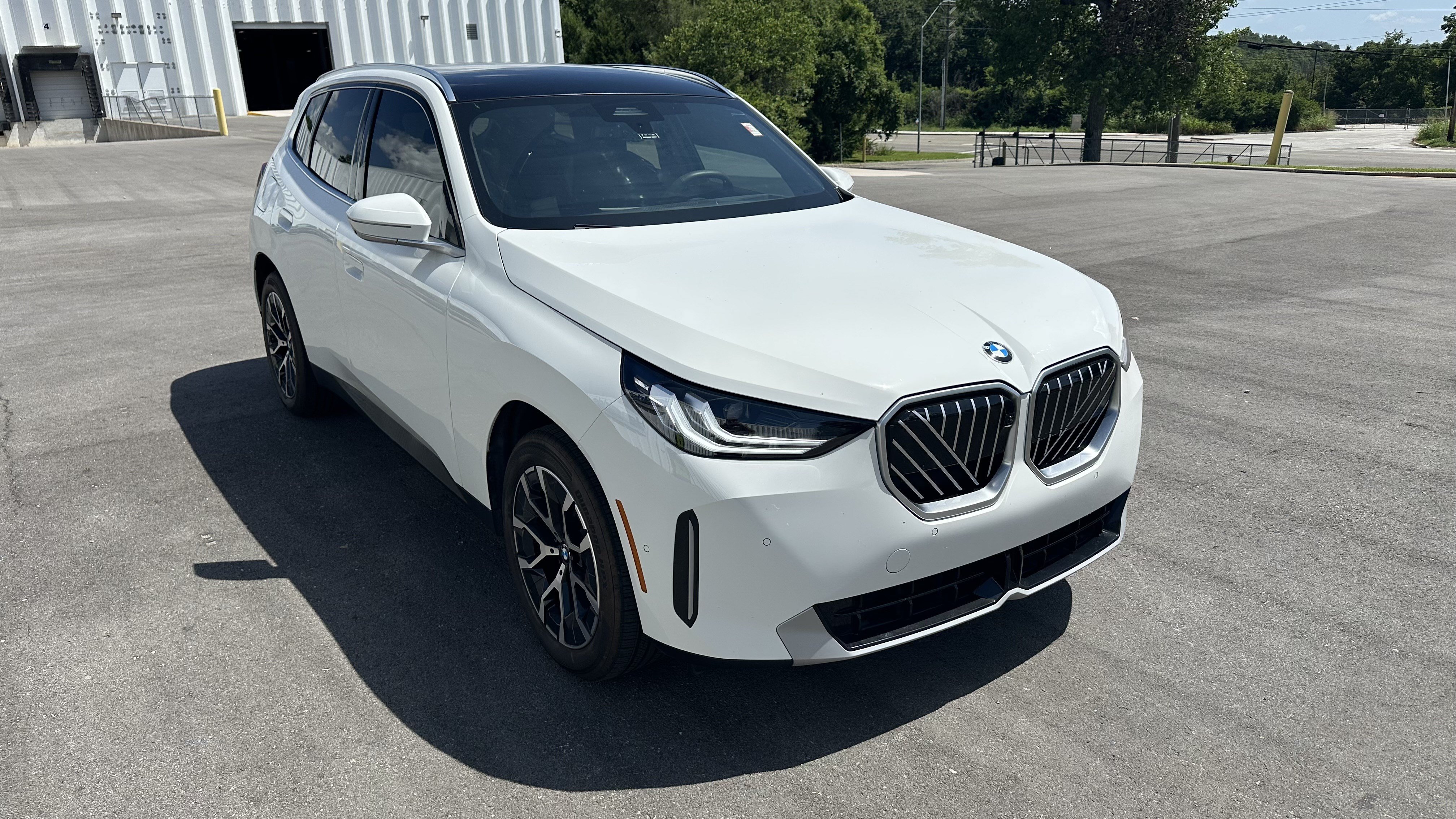 Used 2025 BMW X3 xDrive30i w/ Premium Package AWD/4WD image 2