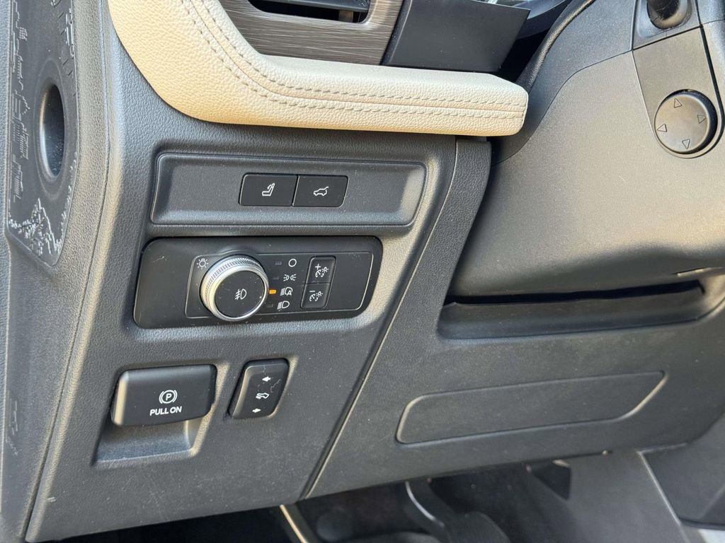 Used 2022 Ford Expedition Max Limited image 9