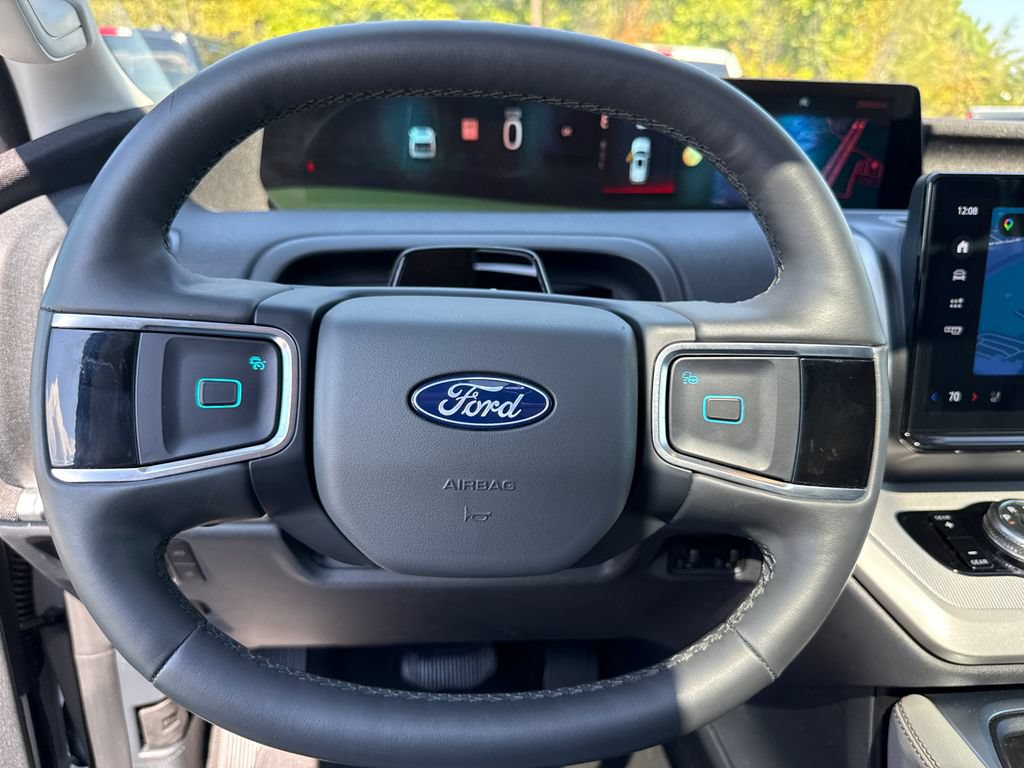 Used 2025 Ford Expedition Active AWD/4WD image 25