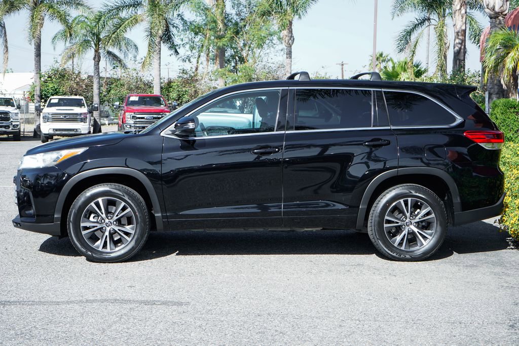 Used 2017 Toyota Highlander LE FWD image 4