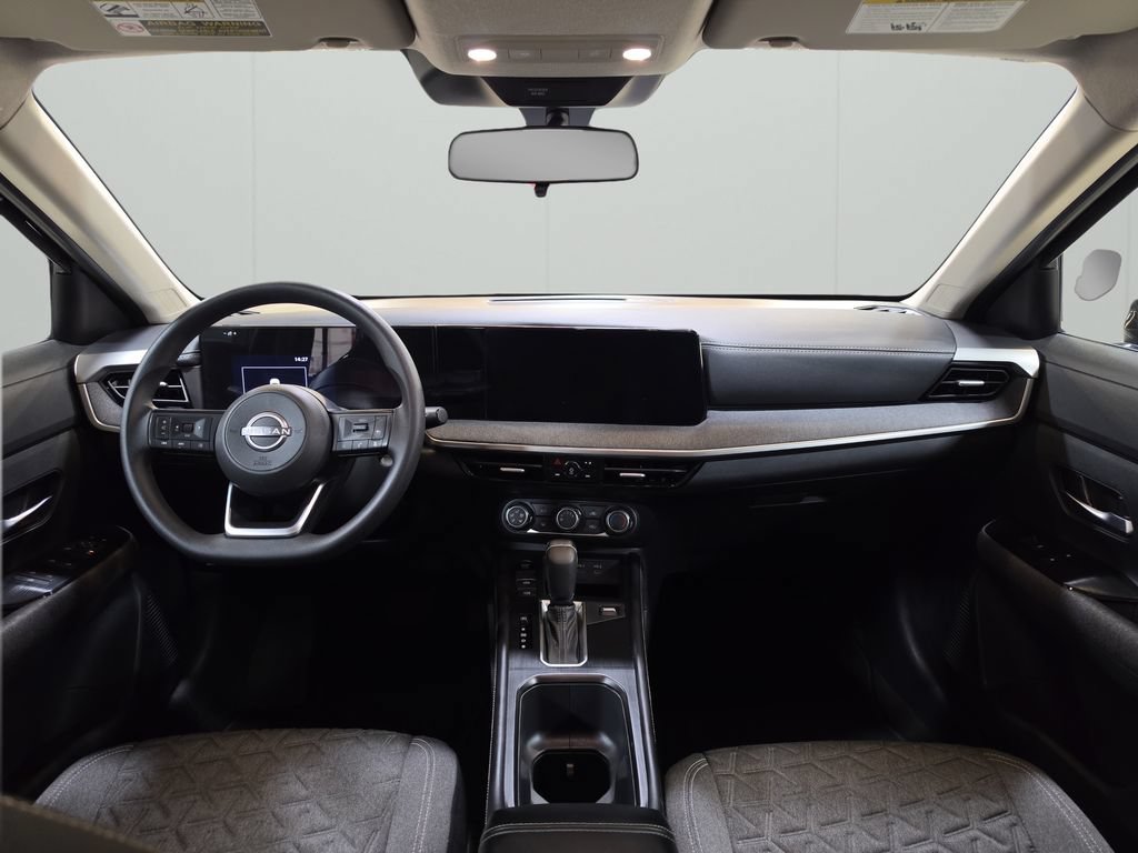 Used 2025 Nissan Kicks SV AWD/4WD image 16