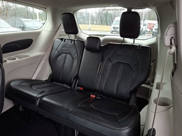 Used 2024 Chrysler Pacifica Touring-L image 9
