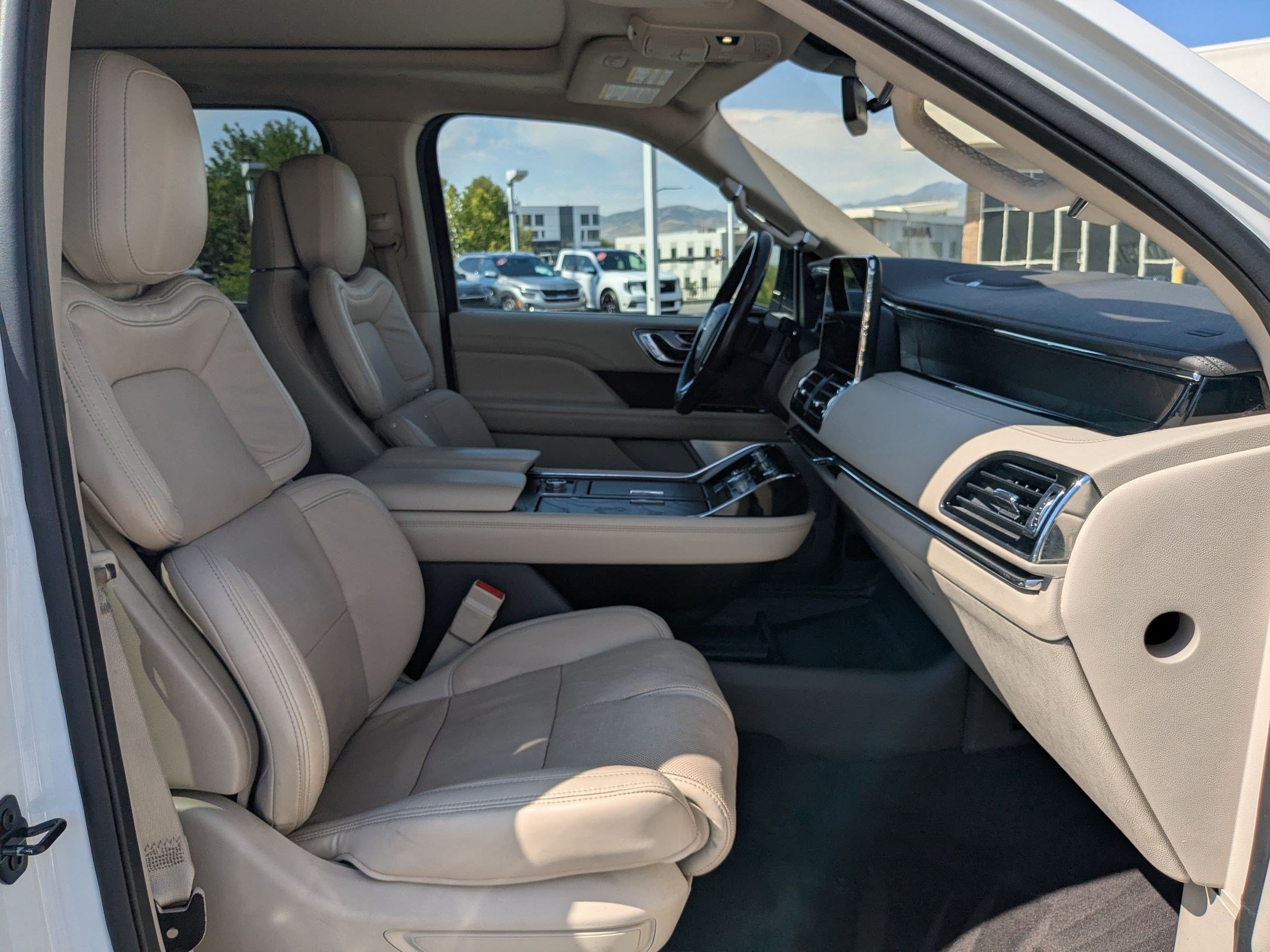 Used 2020 Lincoln Navigator Reserve w/ Luxury Package AWD/4WD image 30