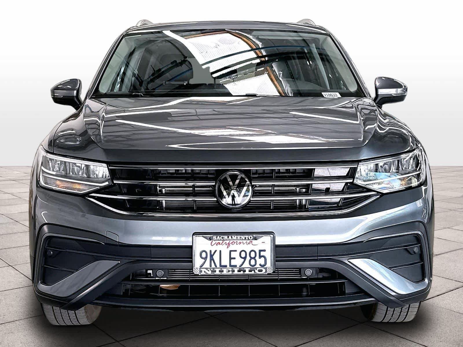 Used 2023 Volkswagen Tiguan SE FWD image 2