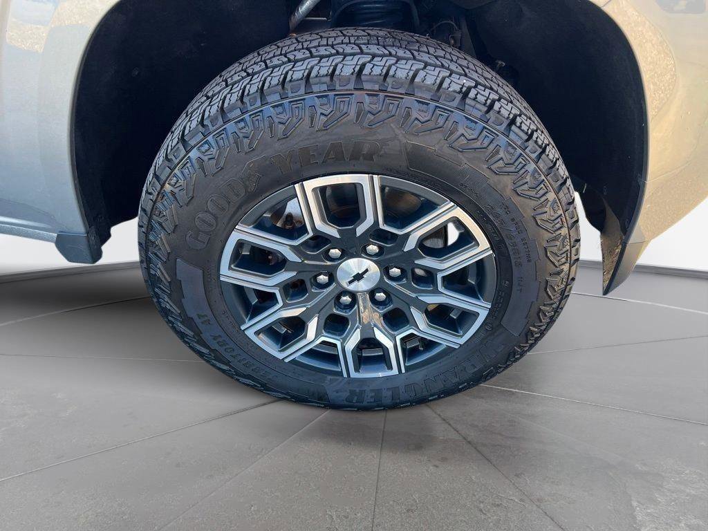 Used 2023 Chevrolet Colorado Z71 w/ Z71 Convenience Package 2 image 11