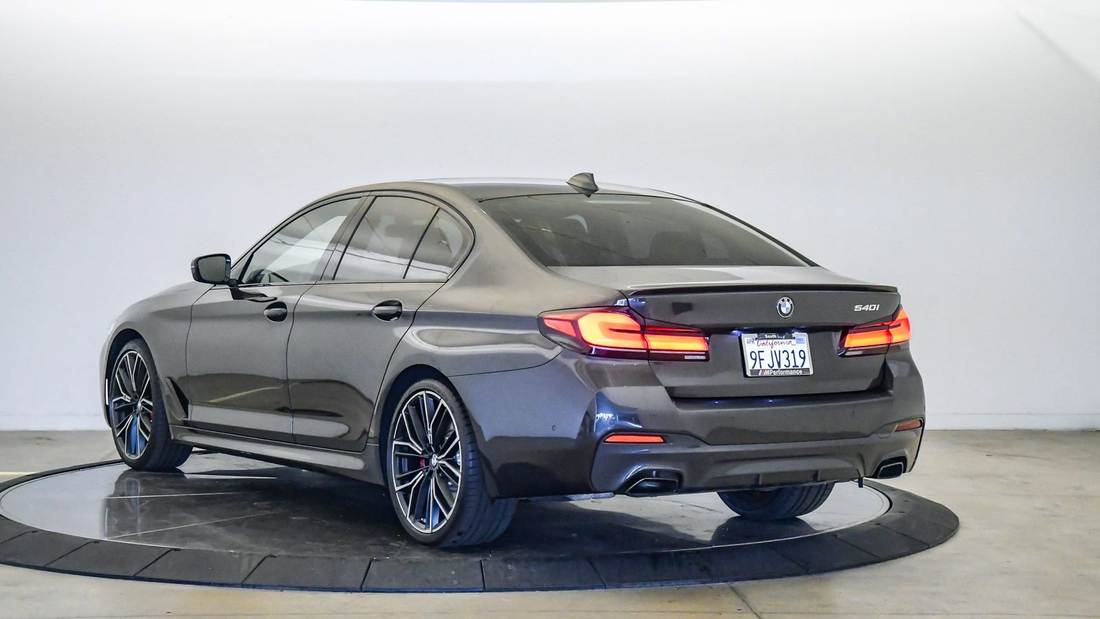 Certified 2023 BMW 540i w/ M Sport Package image 2