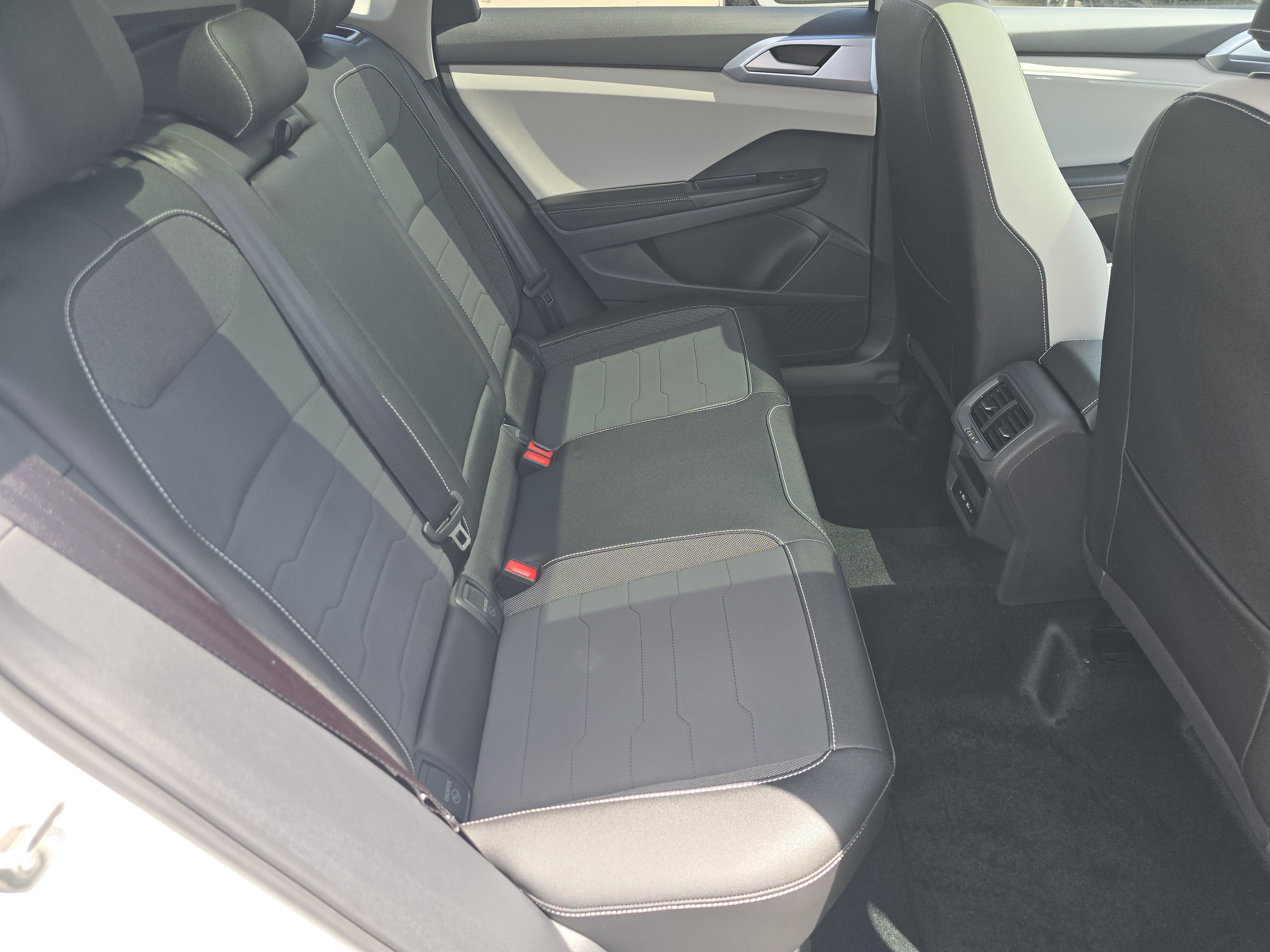 New 2026 Volkswagen Taos SE AWD/4WD image 16