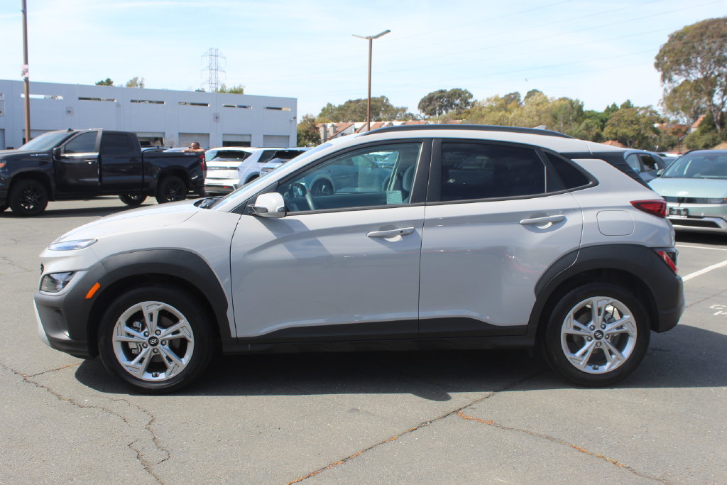 Used 2023 Hyundai Kona SEL FWD image 2